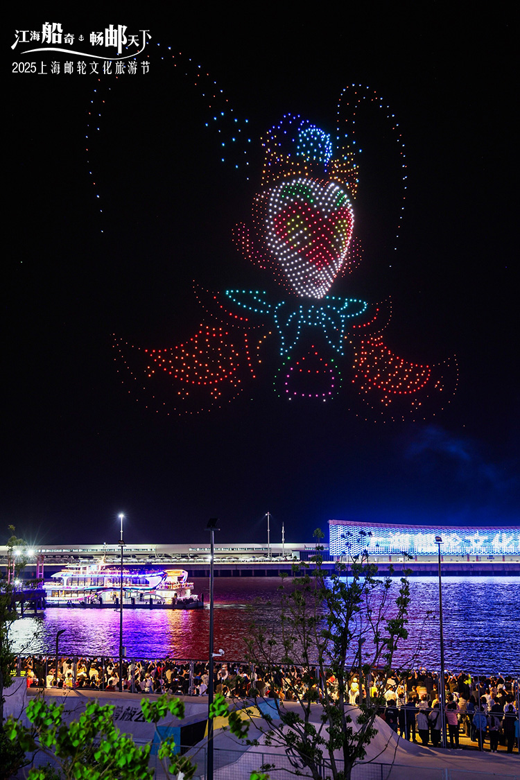 “大闹天宫”名场面点亮上海宝山夜空!上影元携手吴淞口文旅集团“无人机+烟花秀”璀璨上演