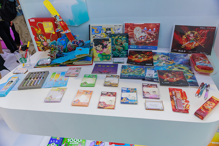 【元·动态】上影元亮相2025LEC全球授权展 浪浪山小妖怪主角团登场